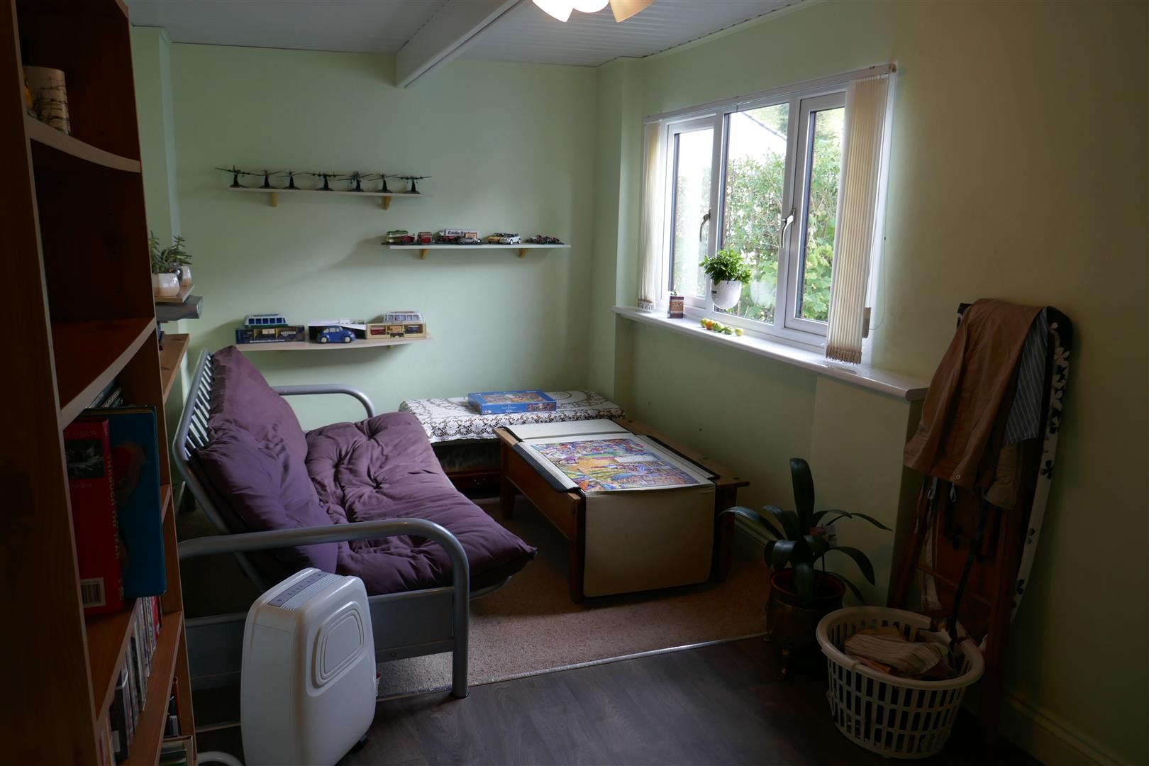 BEDROOM/STUDY